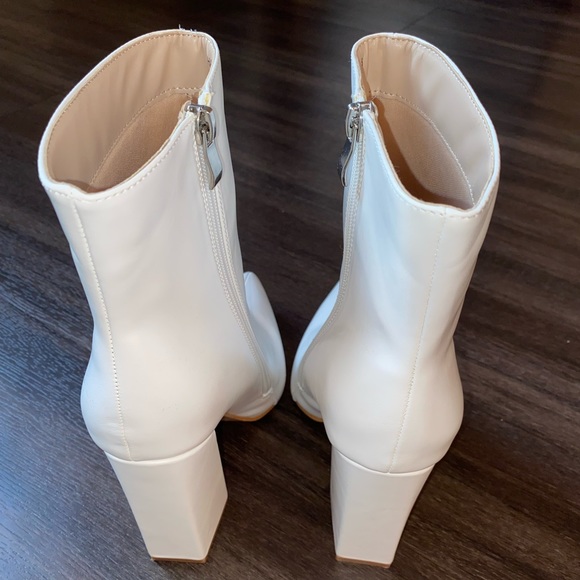 Boohoo Flared Heel Sock Boots - Picture 3 of 8